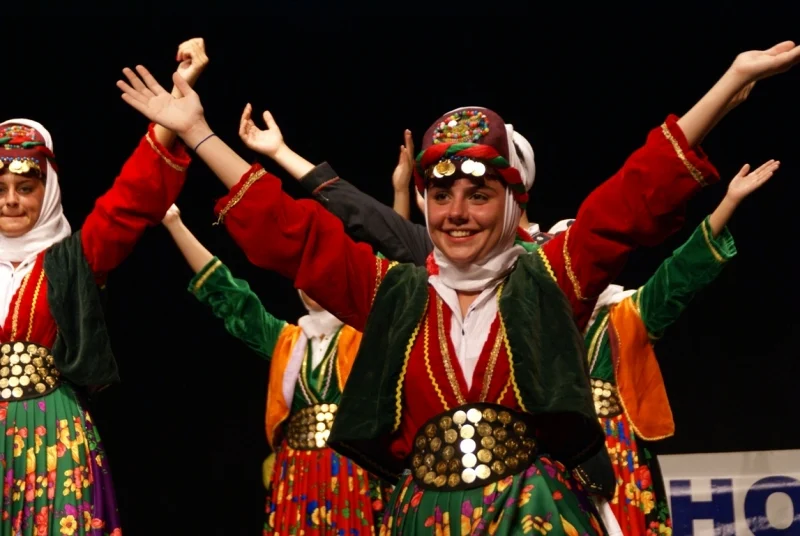 Evırı: A Colorful Celebration of Turkish Culture through Dance and Bread