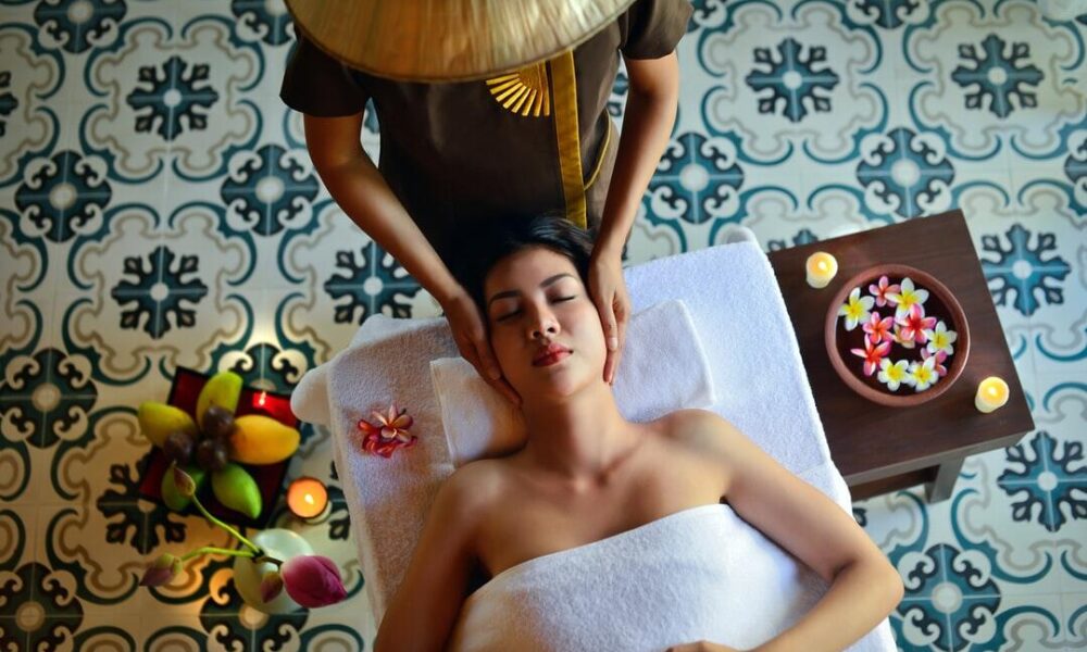 Thai Massage vs Deep Tissue Massage: Which One is Better for Chronic Pain Management?