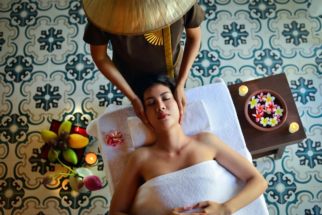 Thai Massage vs Deep Tissue Massage: Which One is Better for Chronic Pain Management?