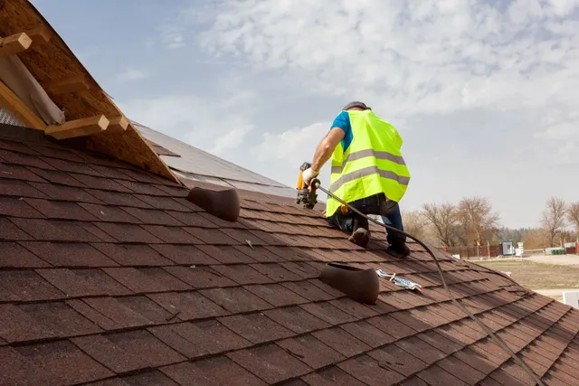 7 Signs You Need Roof Experts for Repair