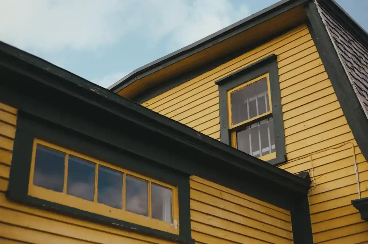 The 4 Benefits of Installing Durable and Energy-Efficient Roof Siding