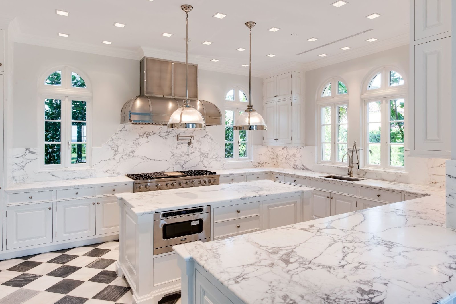 Elegance and Functionality: Incorporating Marble in Modern Kitchen Design with Interior Designers Notting Hill.