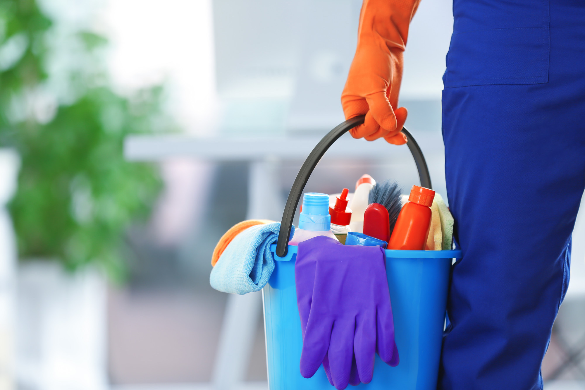 4 Ways to Hire Top-to-Bottom Cleaning Services