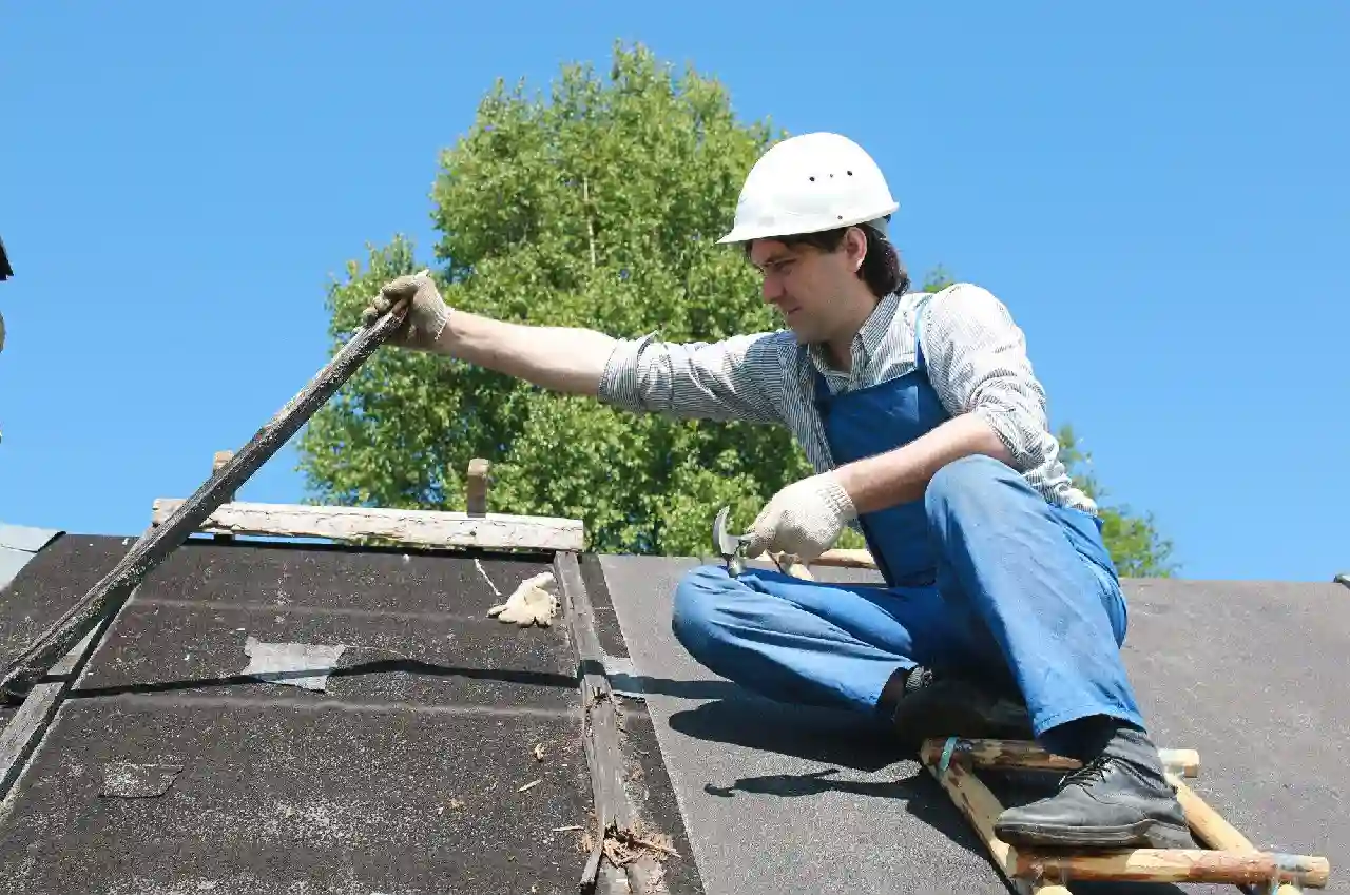 Top 4 Signs You Need Emergency Roofing Repair Right Now